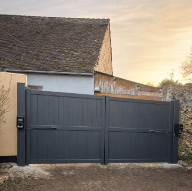 Pose d'un portail en aluminium