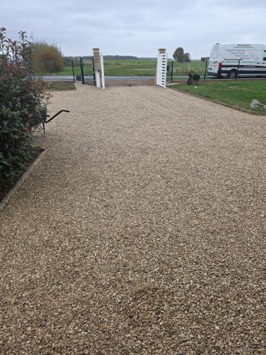 Cours avec stabilisateurs et gravier